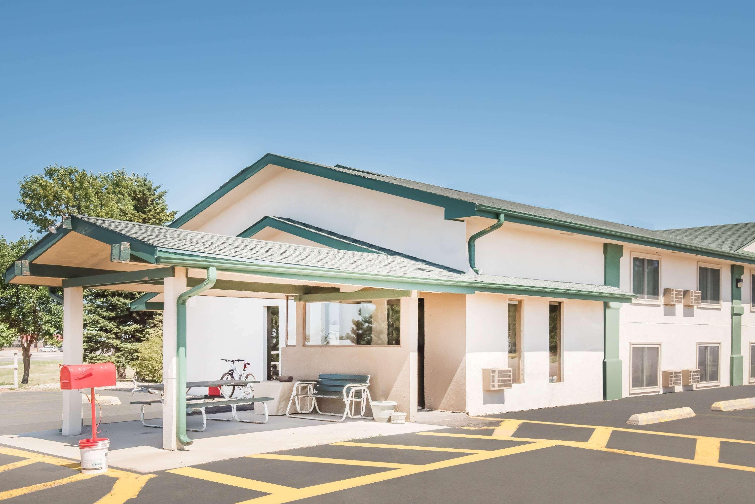 Super 8 By Wyndham Miller Hotel Exterior foto